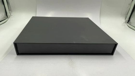 High Quality Custom  Printed Flap Lid Packaging Cardboard Cloth Magnetic Closure Packaging Black Gift Boxes